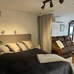 Cozy Studio Apartment With Garden Access